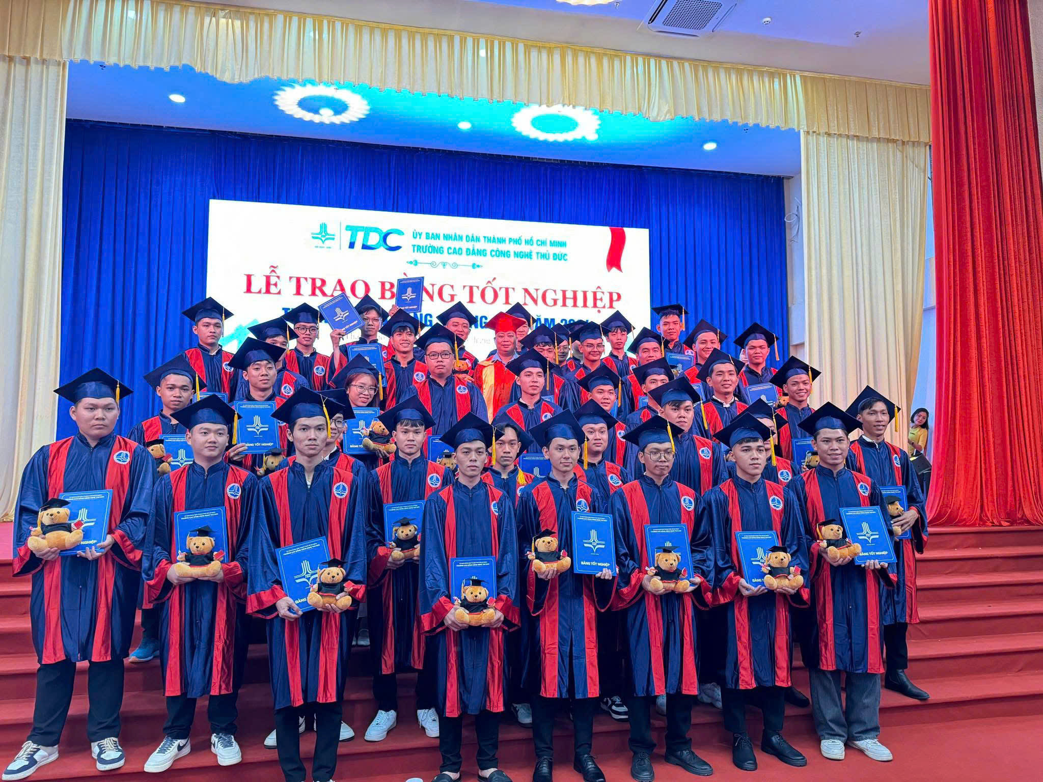 Đăng ký tham gia Lễ trao bằng tốt nghiệp cho sinh viên năm 2025 lần 2 - ngày diễn ra lễ 27/12/2025